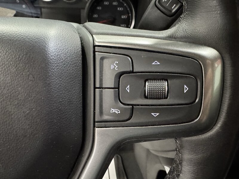 2021 Chevrolet Silverado 1500 LTZ   - Photo 9 - Rochelle, IL 61068