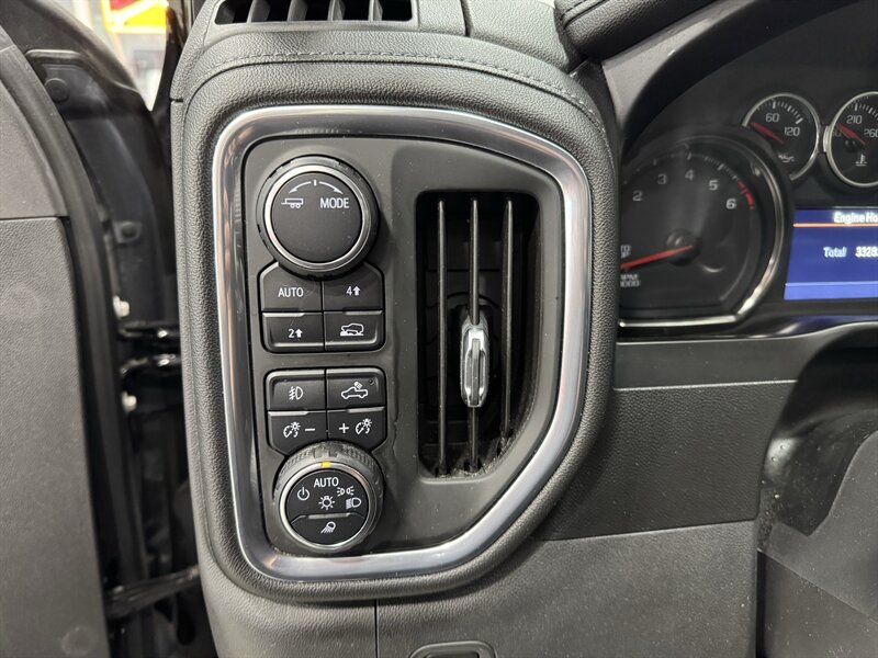 2021 Chevrolet Silverado 1500 LTZ   - Photo 10 - Rochelle, IL 61068