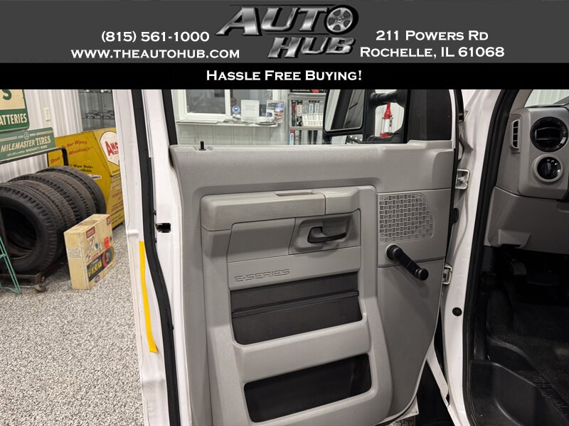 2014 Ford E-150 photo 23
