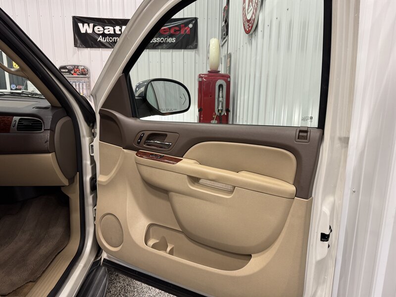 2010 GMC Yukon SLT  RUST FREE TEXAS TRUCK! - Photo 21 - Rochelle, IL 61068