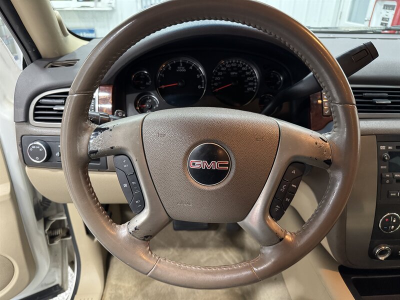 2010 GMC Yukon SLT  RUST FREE TEXAS TRUCK! - Photo 7 - Rochelle, IL 61068