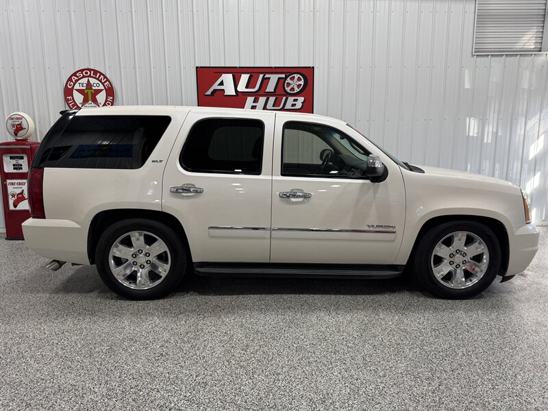 2010 GMC Yukon SLT  RUST FREE TEXAS TRUCK! - Photo 3 - Rochelle, IL 61068