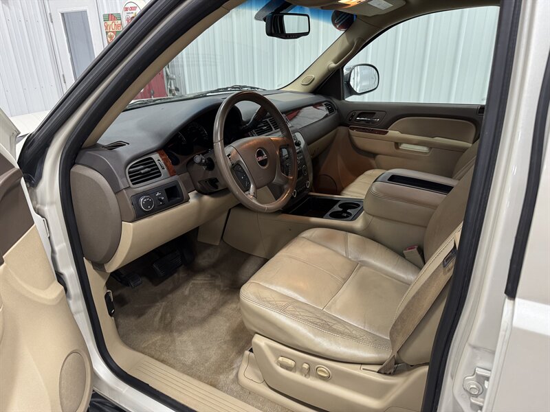 2010 GMC Yukon SLT XFE RUST FREE TEXAS TRUCK! - Photo 7 - Rochelle, IL 61068