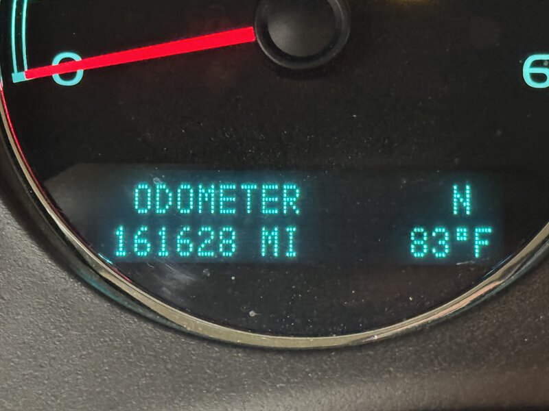 2010 GMC Yukon SLT  RUST FREE TEXAS TRUCK! - Photo 5 - Rochelle, IL 61068