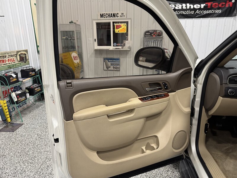 2010 GMC Yukon SLT XFE RUST FREE TEXAS TRUCK! - Photo 8 - Rochelle, IL 61068