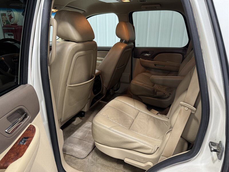 2010 GMC Yukon SLT XFE RUST FREE TEXAS TRUCK! - Photo 15 - Rochelle, IL 61068