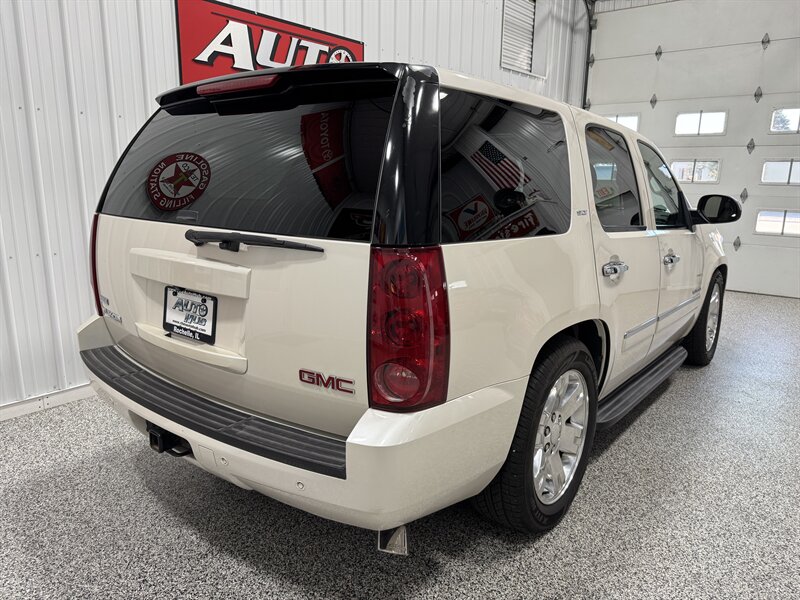 2010 GMC Yukon SLT  RUST FREE TEXAS TRUCK! - Photo 16 - Rochelle, IL 61068