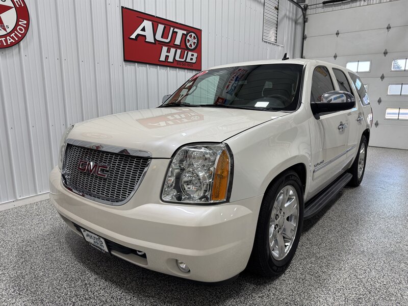 2010 GMC Yukon SLT  RUST FREE TEXAS TRUCK! - Photo 2 - Rochelle, IL 61068