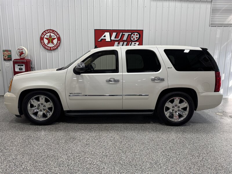 2010 GMC Yukon SLT  RUST FREE TEXAS TRUCK! - Photo 1 - Rochelle, IL 61068