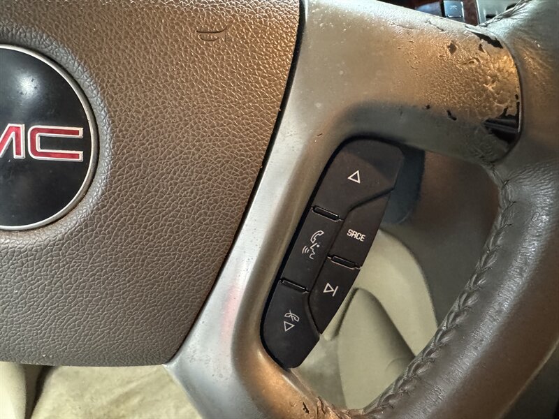 2010 GMC Yukon SLT  RUST FREE TEXAS TRUCK! - Photo 9 - Rochelle, IL 61068