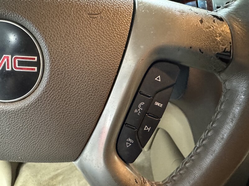 2010 GMC Yukon SLT XFE RUST FREE TEXAS TRUCK! - Photo 12 - Rochelle, IL 61068