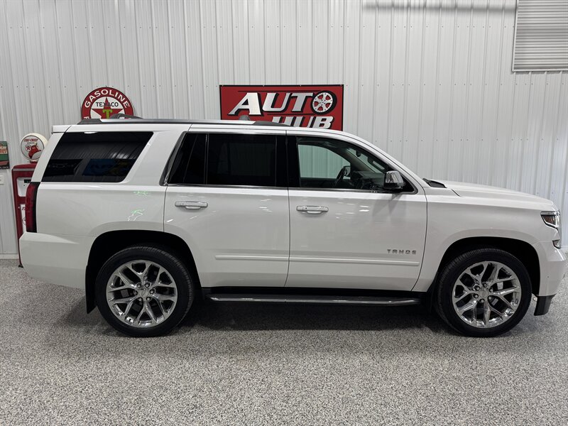 2018 Chevrolet Tahoe Premier   - Photo 3 - Rochelle, IL 61068