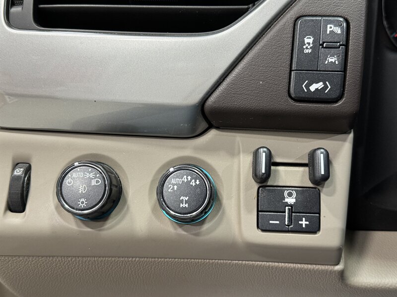 2018 Chevrolet Tahoe Premier   - Photo 9 - Rochelle, IL 61068