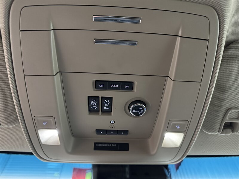 2018 Chevrolet Tahoe Premier   - Photo 11 - Rochelle, IL 61068