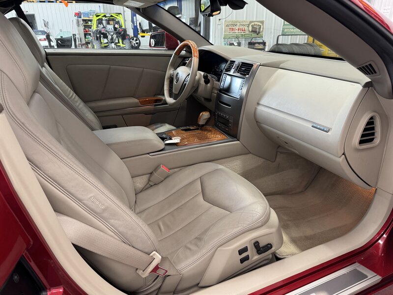 2004 Cadillac XLR   - Photo 13 - Rochelle, IL 61068