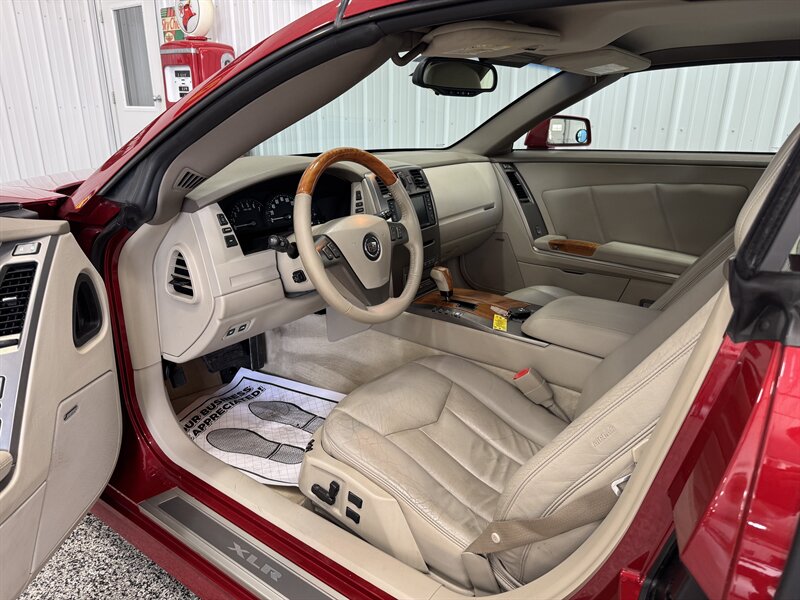 2004 Cadillac XLR   - Photo 6 - Rochelle, IL 61068