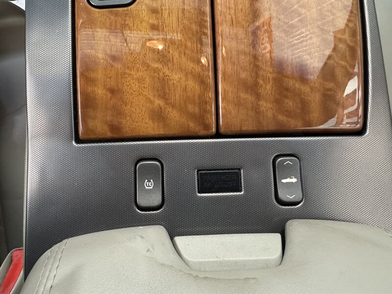 2004 Cadillac XLR   - Photo 11 - Rochelle, IL 61068