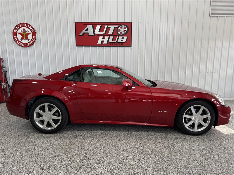 2004 Cadillac XLR   - Photo 3 - Rochelle, IL 61068