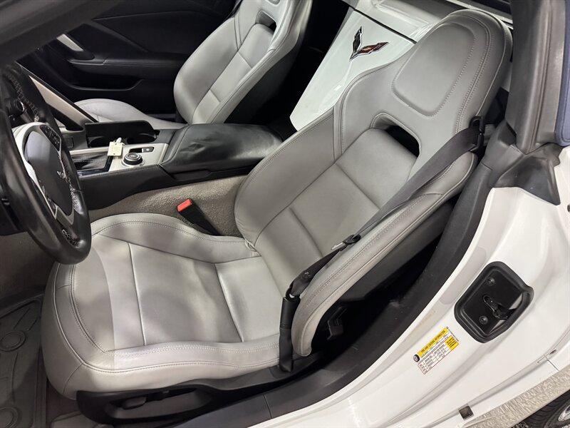 2014 Chevrolet Corvette Stingray   - Photo 18 - Rochelle, IL 61068