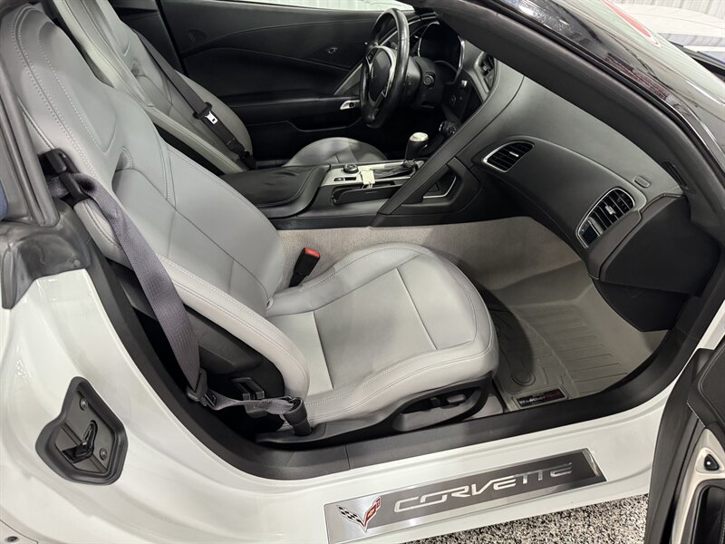 2014 Chevrolet Corvette Stingray   - Photo 10 - Rochelle, IL 61068