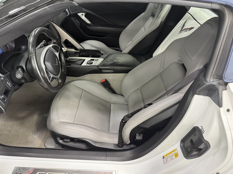 2014 Chevrolet Corvette Stingray   - Photo 6 - Rochelle, IL 61068