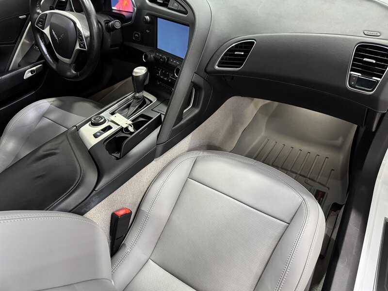 2014 Chevrolet Corvette Stingray   - Photo 11 - Rochelle, IL 61068