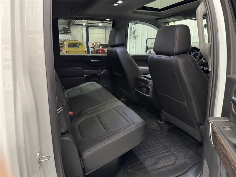 2022 GMC Sierra 2500 Denali Ultimate - Photo 15 - Rochelle, IL 61068