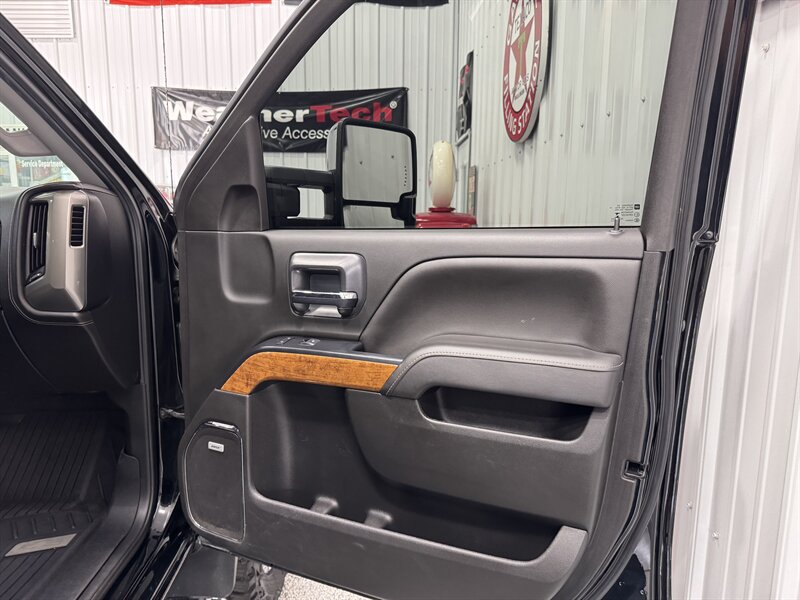 2019 Chevrolet Silverado 2500 High Country   - Photo 24 - Rochelle, IL 61068