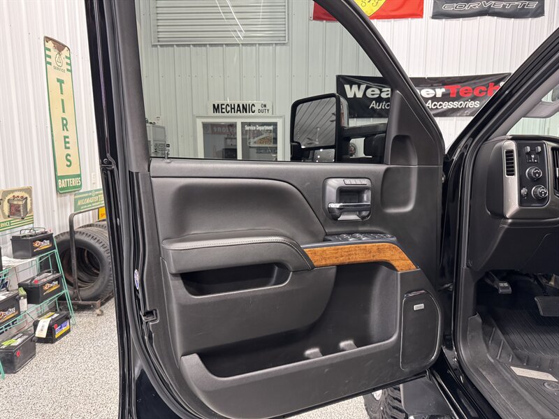 2019 Chevrolet Silverado 2500 High Country   - Photo 27 - Rochelle, IL 61068
