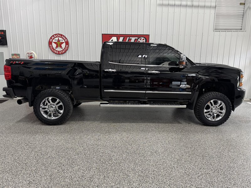 2019 Chevrolet Silverado 2500 High Country   - Photo 3 - Rochelle, IL 61068