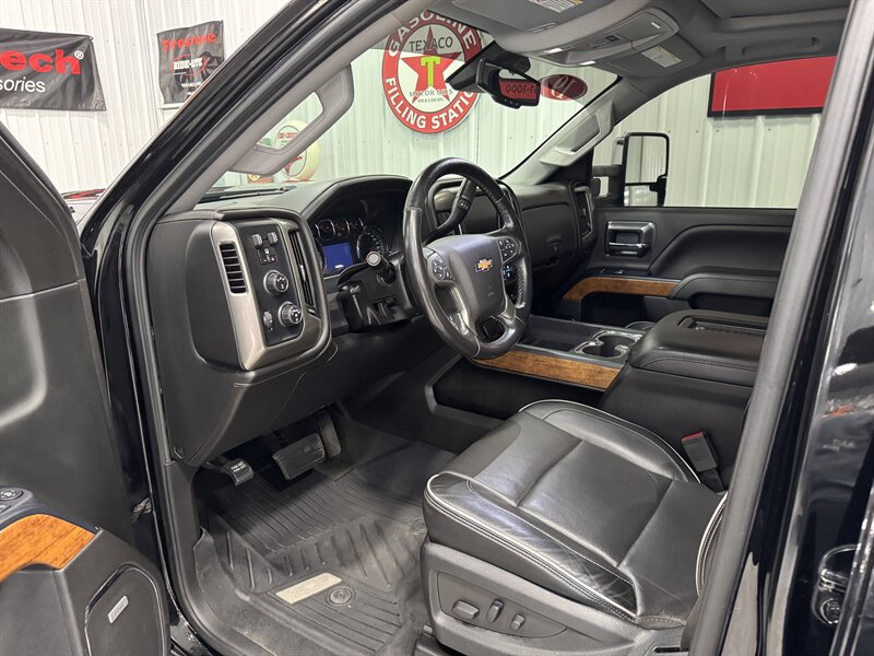 2019 Chevrolet Silverado 2500 High Country   - Photo 6 - Rochelle, IL 61068