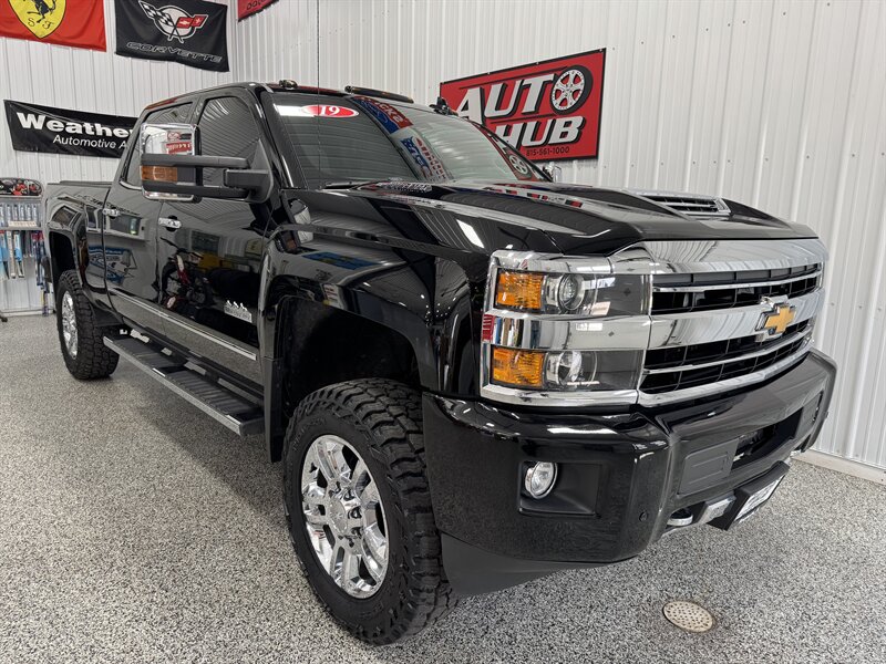 2019 Chevrolet Silverado 2500 High Country   - Photo 4 - Rochelle, IL 61068