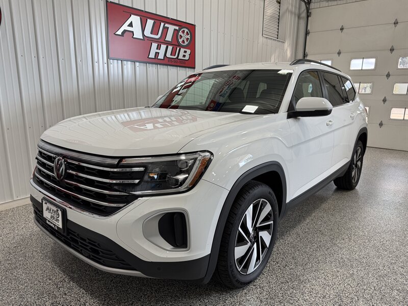 2024 Volkswagen Atlas SE 4Motion   - Photo 2 - Rochelle, IL 61068