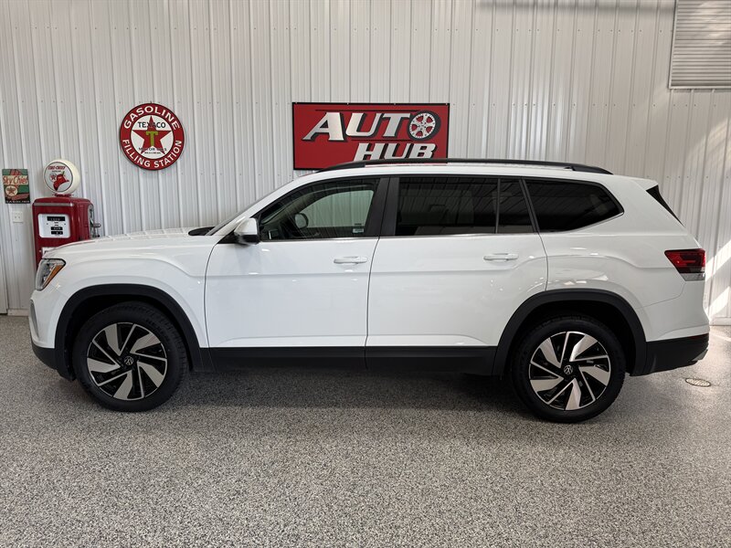 2024 Volkswagen Atlas SE 4Motion   - Photo 1 - Rochelle, IL 61068