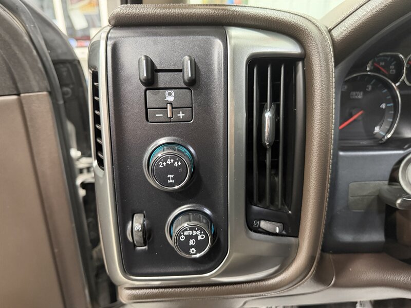 2019 Chevrolet Silverado 2500 LTZ   - Photo 12 - Rochelle, IL 61068