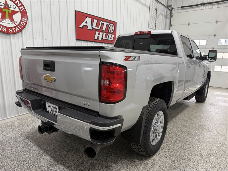 2019 Chevrolet Silverado 2500 LTZ   - Photo 18 - Rochelle, IL 61068