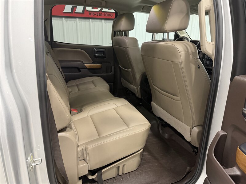 2019 Chevrolet Silverado 2500 LTZ   - Photo 15 - Rochelle, IL 61068