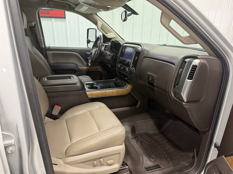 2019 Chevrolet Silverado 2500 LTZ   - Photo 16 - Rochelle, IL 61068