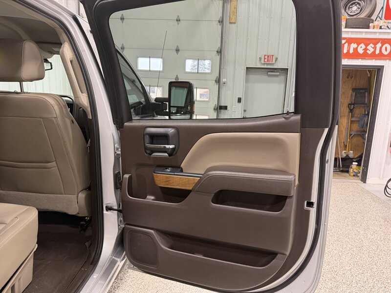 2019 Chevrolet Silverado 2500 LTZ   - Photo 27 - Rochelle, IL 61068