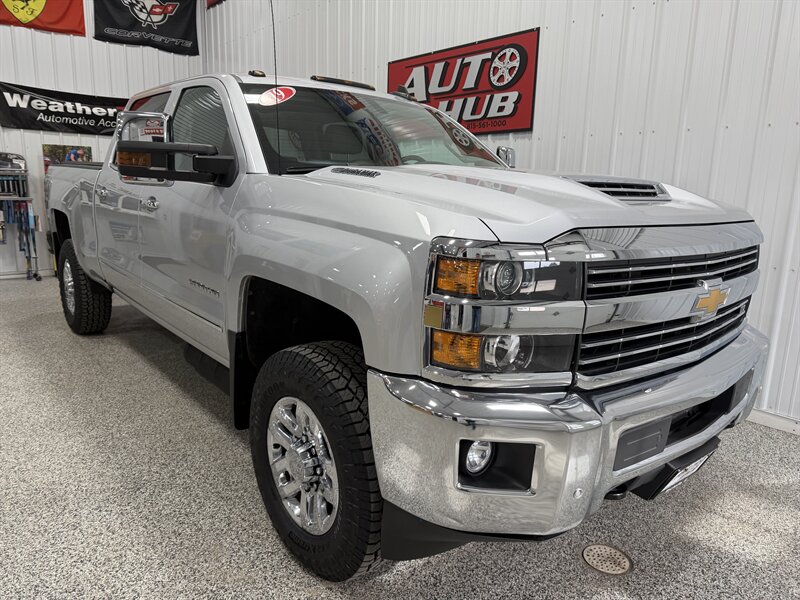 2019 Chevrolet Silverado 2500 LTZ   - Photo 4 - Rochelle, IL 61068