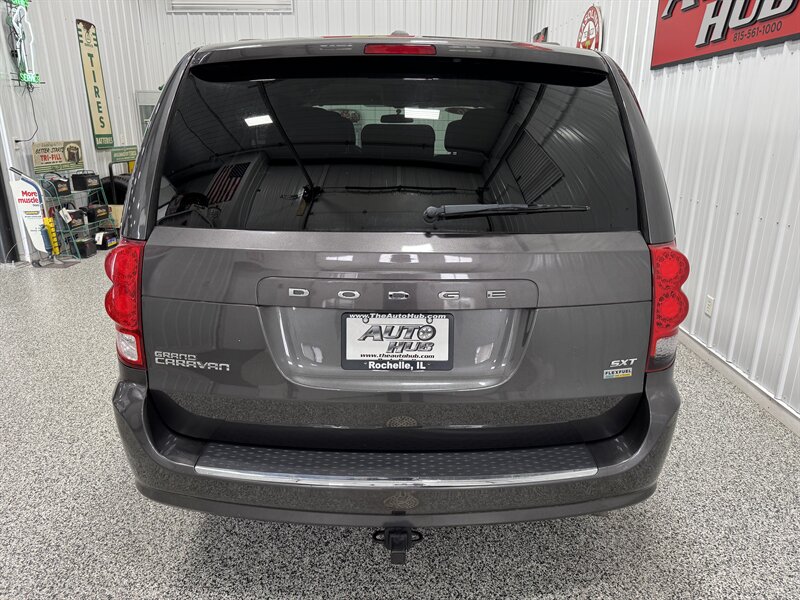 2016 Dodge Grand Caravan SXT - Photo 18 - Rochelle, IL 61068