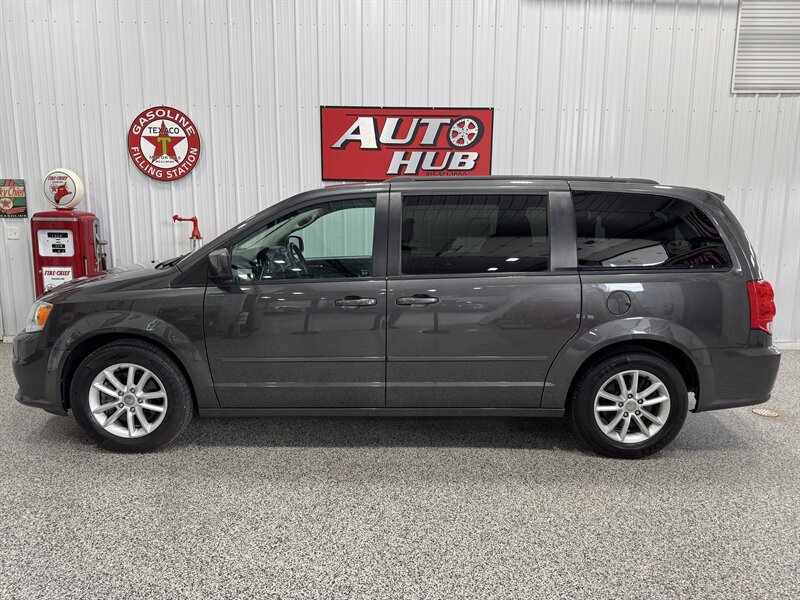 2016 Dodge Grand Caravan SXT - Photo 1 - Rochelle, IL 61068