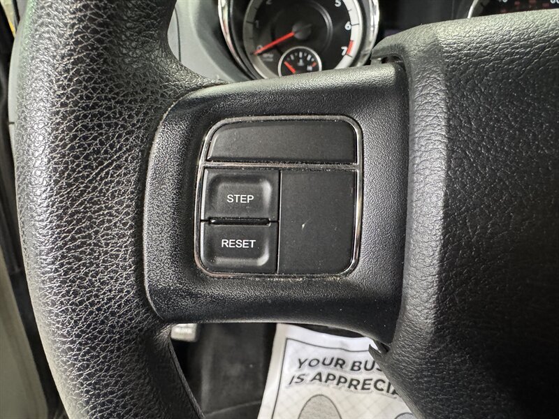 2016 Dodge Grand Caravan SXT - Photo 8 - Rochelle, IL 61068
