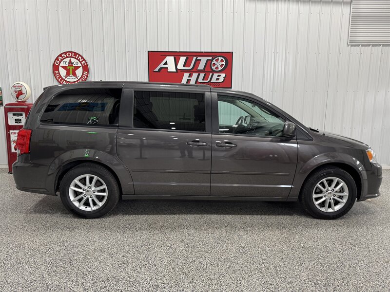 2016 Dodge Grand Caravan SXT - Photo 3 - Rochelle, IL 61068
