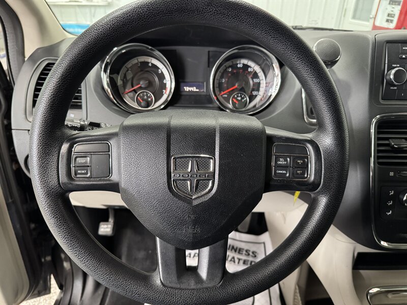 2016 Dodge Grand Caravan SXT - Photo 7 - Rochelle, IL 61068