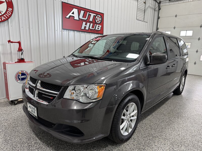 2016 Dodge Grand Caravan SXT - Photo 2 - Rochelle, IL 61068