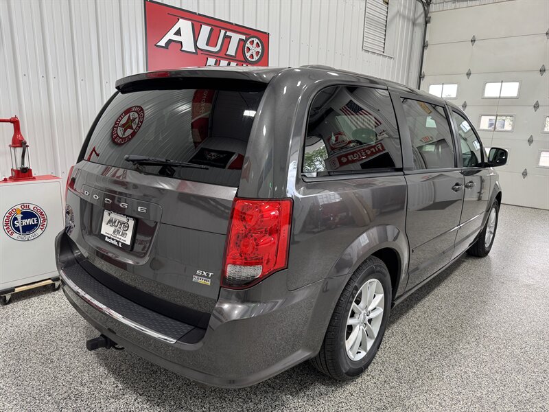 2016 Dodge Grand Caravan SXT - Photo 19 - Rochelle, IL 61068