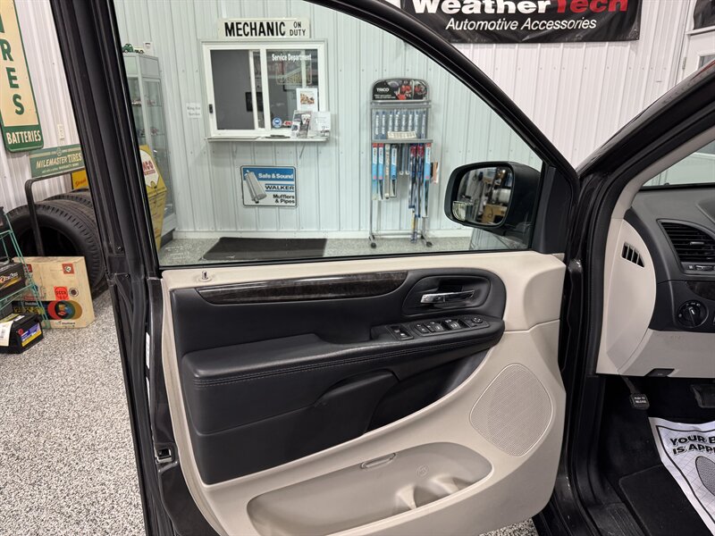 2016 Dodge Grand Caravan SXT - Photo 20 - Rochelle, IL 61068