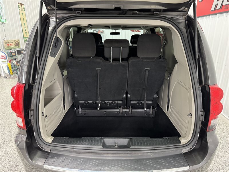 2016 Dodge Grand Caravan SXT - Photo 15 - Rochelle, IL 61068