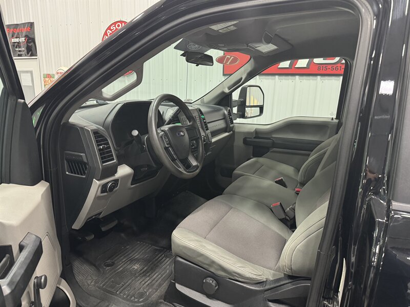 2017 Ford F-250 Super Duty XL   - Photo 12 - Rochelle, IL 61068